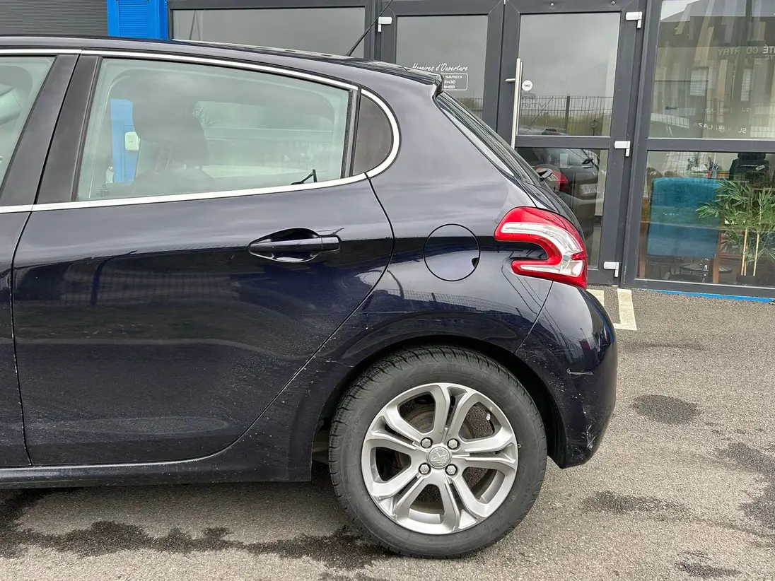 PEUGEOT 208 – Image 13